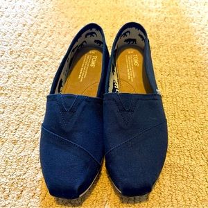 New Toms size 9